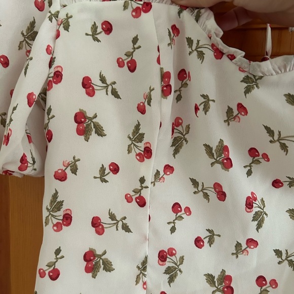 Abercrombie Puff Sleeve Cherry Floral Print Crop Top - Picture 3 of 5